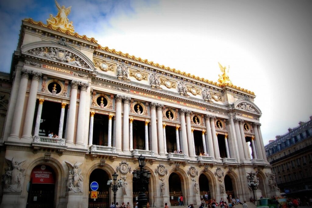 Opera, Grands Boulevards, Bourse : This district will allow you to explore Paris easily