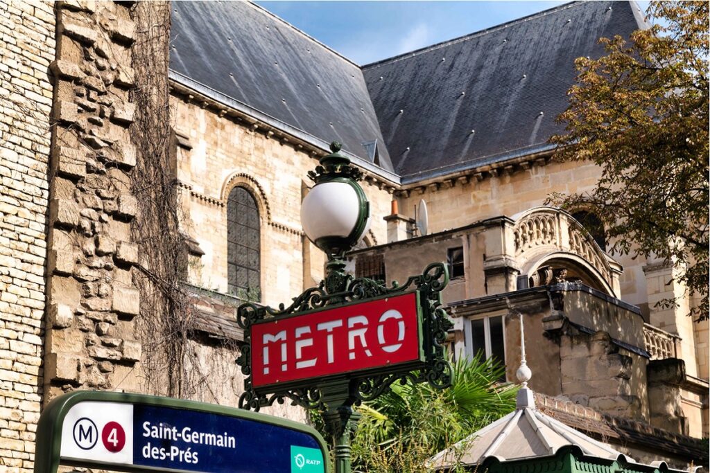 Saint-Germain-des-Prés, This district will give you a real Parisian experience during your stay.