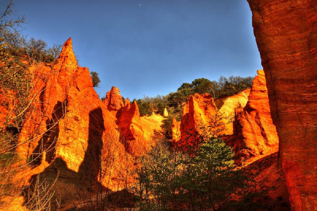 THE PROVENCAL COLORADO OF RUSTREL